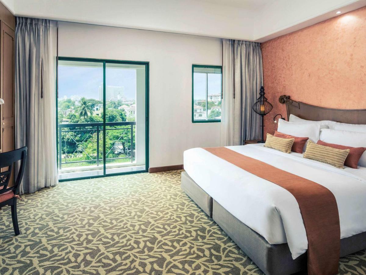Mercure Yangon Kaba Aye Exterior photo