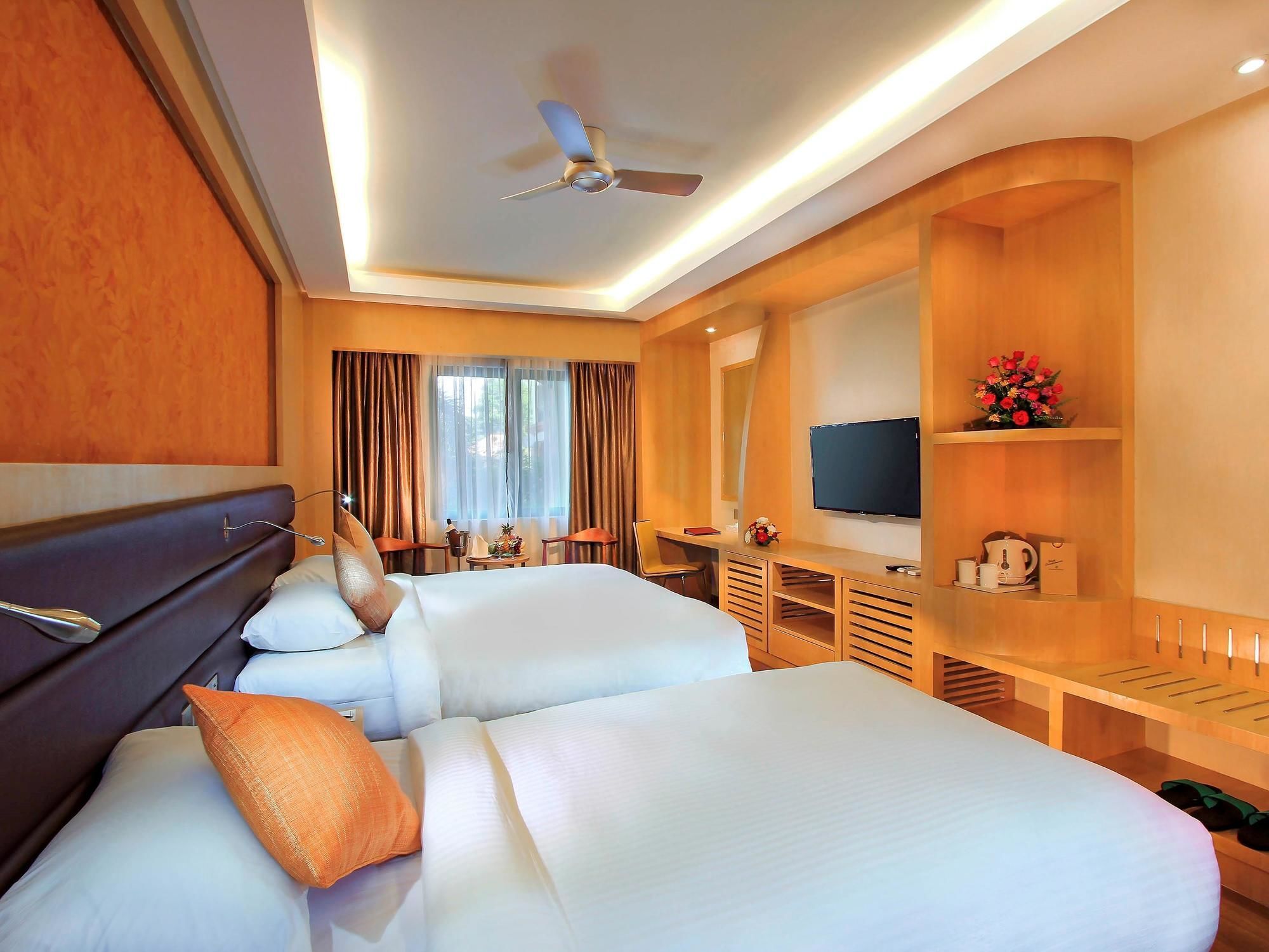 Mercure Yangon Kaba Aye Exterior photo